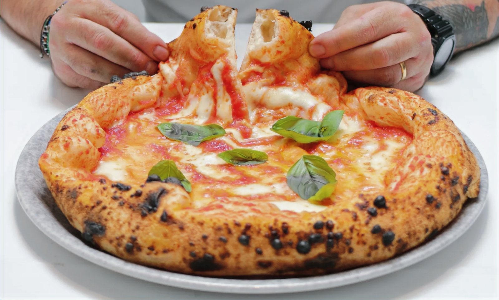 Donna Margherita: pizza con pomodoro, mozzarella e basilico